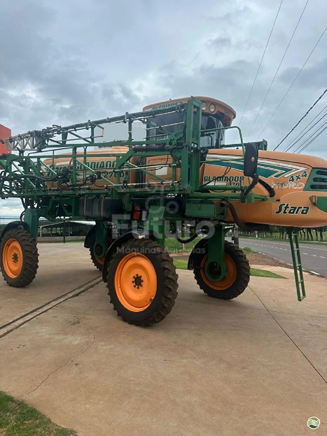 PULVERIZADOR STARA GLADIADOR 2700 Tração 4x4 Futuro Máquinas ITAJAI SANTA CATARINA SC